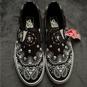 NWT Vans Classic Slip On Skull Bandana Black/True White M6/W7.5